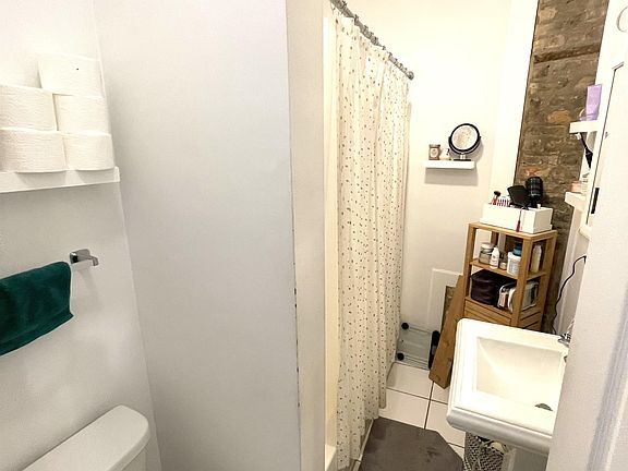 4th image of 1428 W Cullerton St #1W