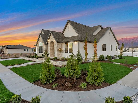 3rd image of 266 N Amber Ln W