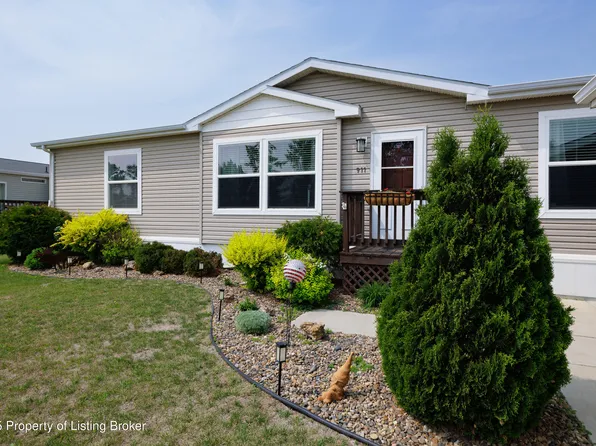 911 Chestnut Ln, Dickinson, ND 58601