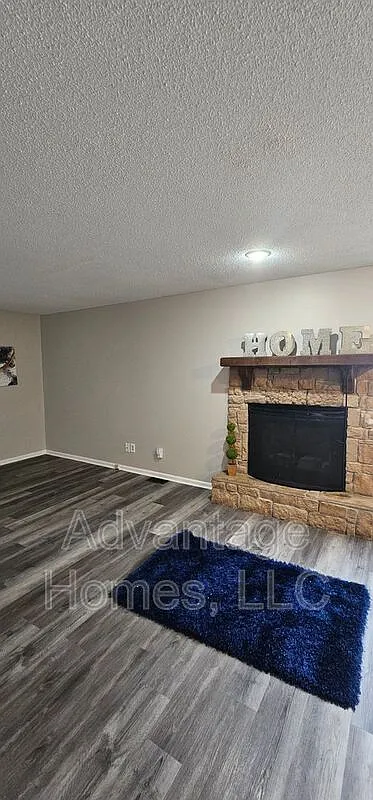 3 bed, 2.0 bath, $1,695 — Photo 3