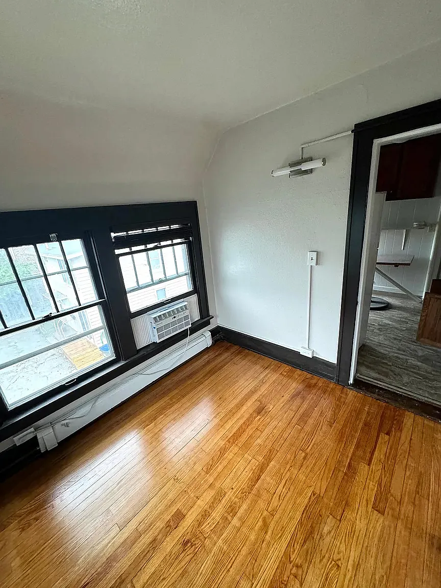 1 bed, 700 sqft, $1,050 — Photo 3
