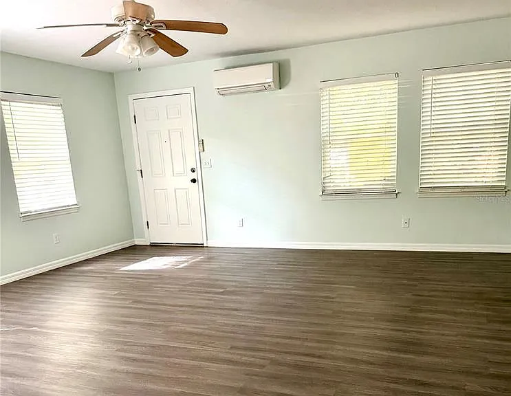 2419 Wells Ave — Photo 22