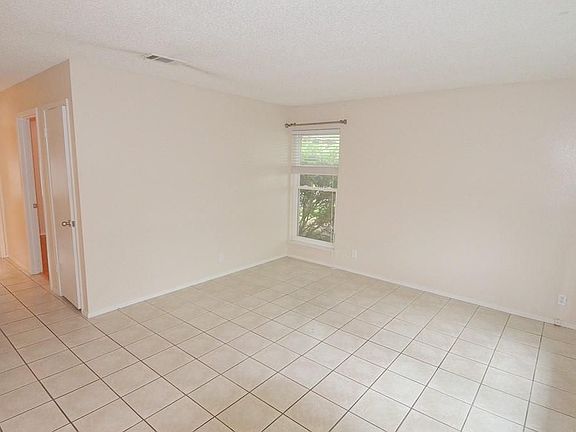 5th image of 3319 Dolphin Dr #B