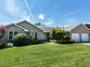 11958 Deer Valley Trl, Dubuque, IA 52001
