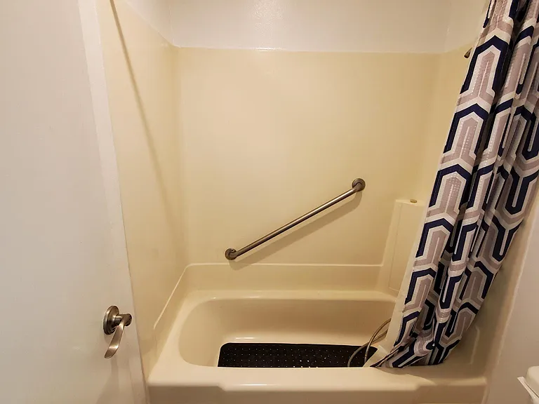 2540 Clairemont Dr #101 — Photo 21