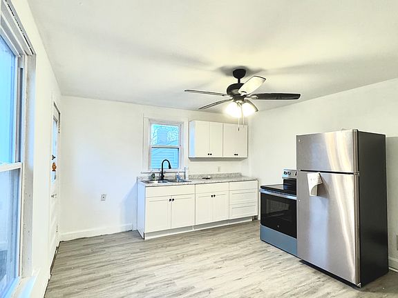 3rd image of 212 S Chestnut St APT 4