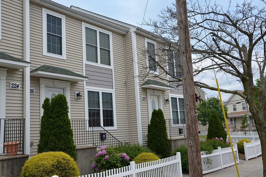 2nd image of 228 Meadow St