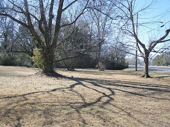 4th image of 404 Minerva Dr