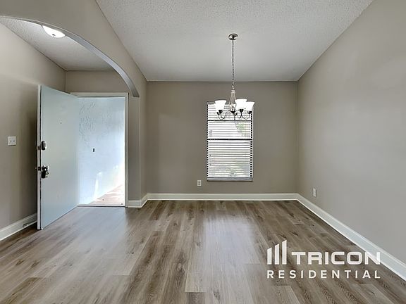 5th image of 107 Doe Ct