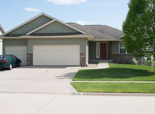 445 Penn Ridge Dr, North Liberty, IA 52317