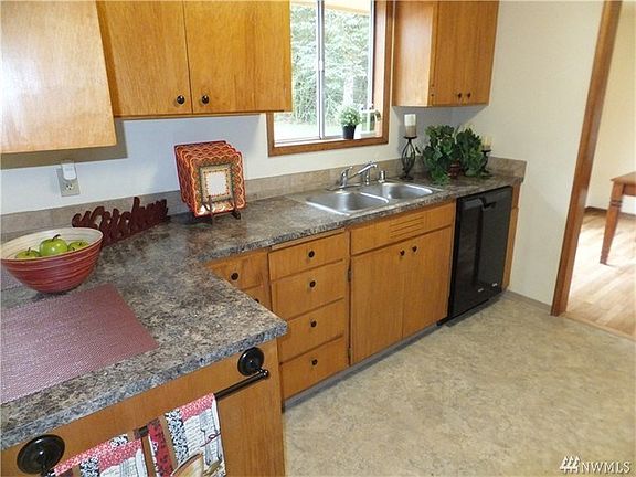 3rd image of 4040 26th Ave NE