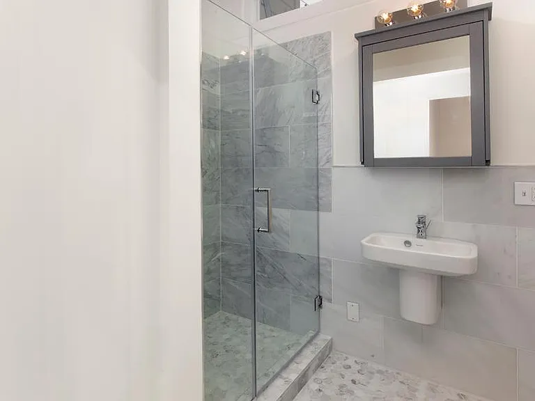 521 Utah St — Photo 2