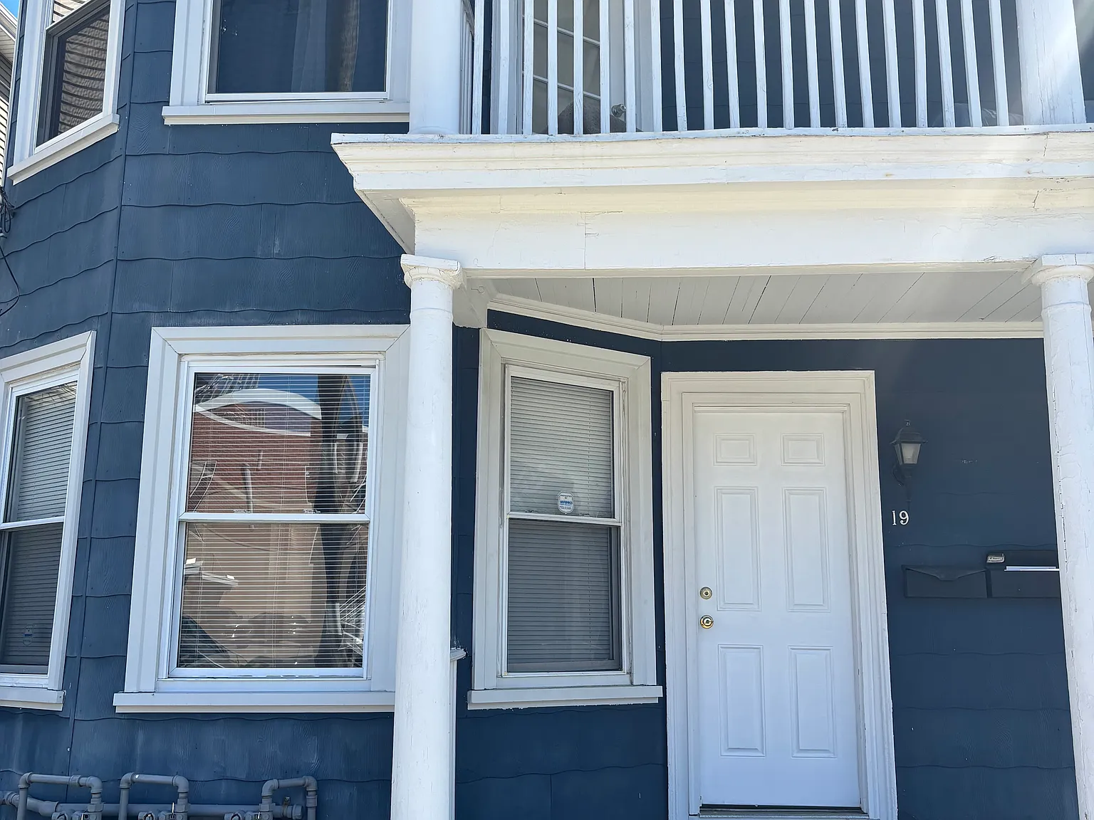 2 bed, 975 sqft, $1,900 — Photo 1