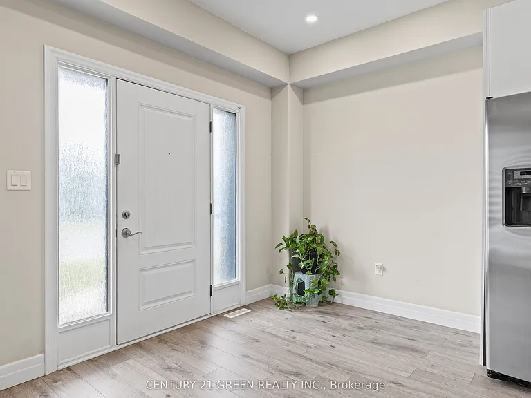 851 Sarnia Rd — Photo 15