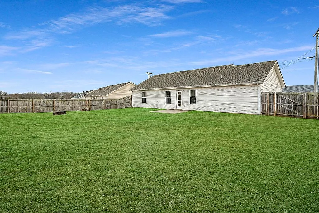 3 bed, $2,925 — Photo 1