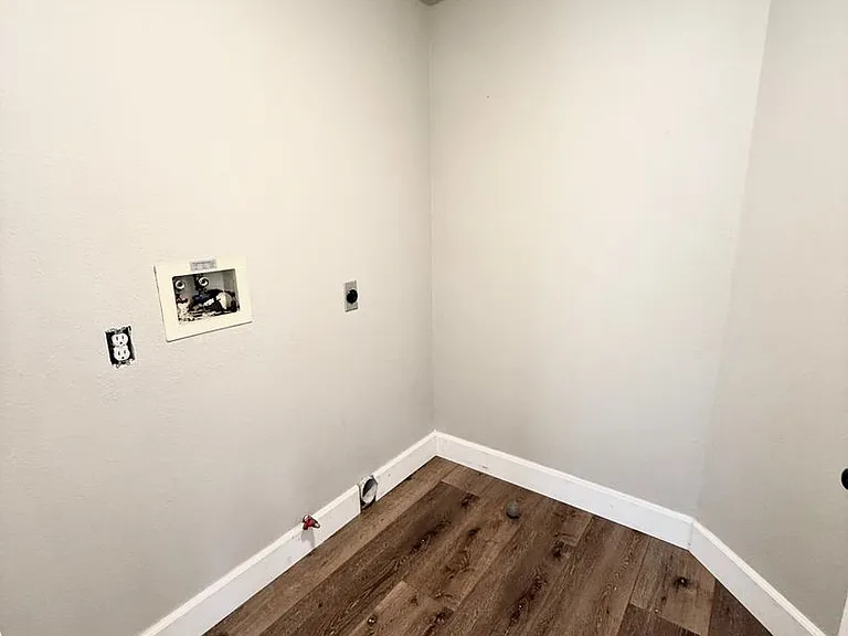 1019 Nanette Ln — Photo 11