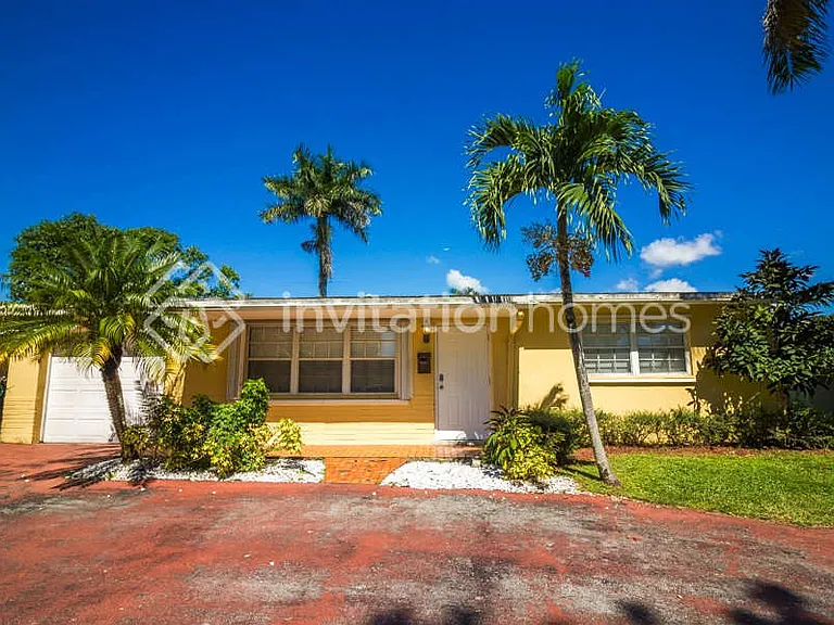 9413 SW 53rd St — Photo 1