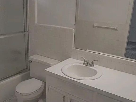3rd image of 24 Longwood Dr