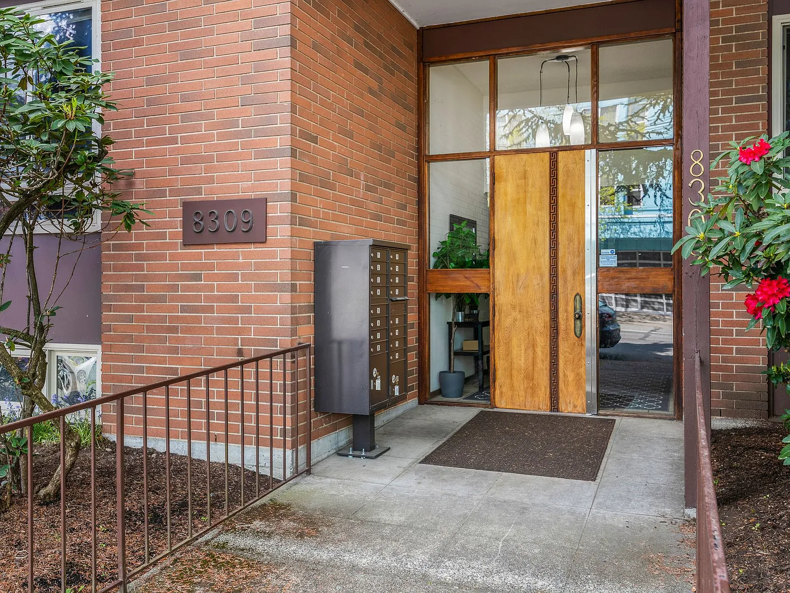 5th Ave Manor Apartments — Photo 3