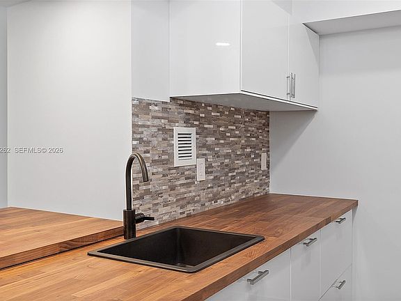3rd image of 1200 West Ave APT 521