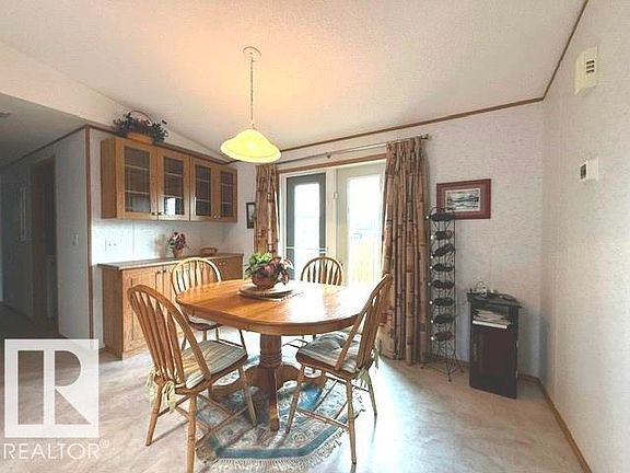 4th image of 1645 Jubilee Cres