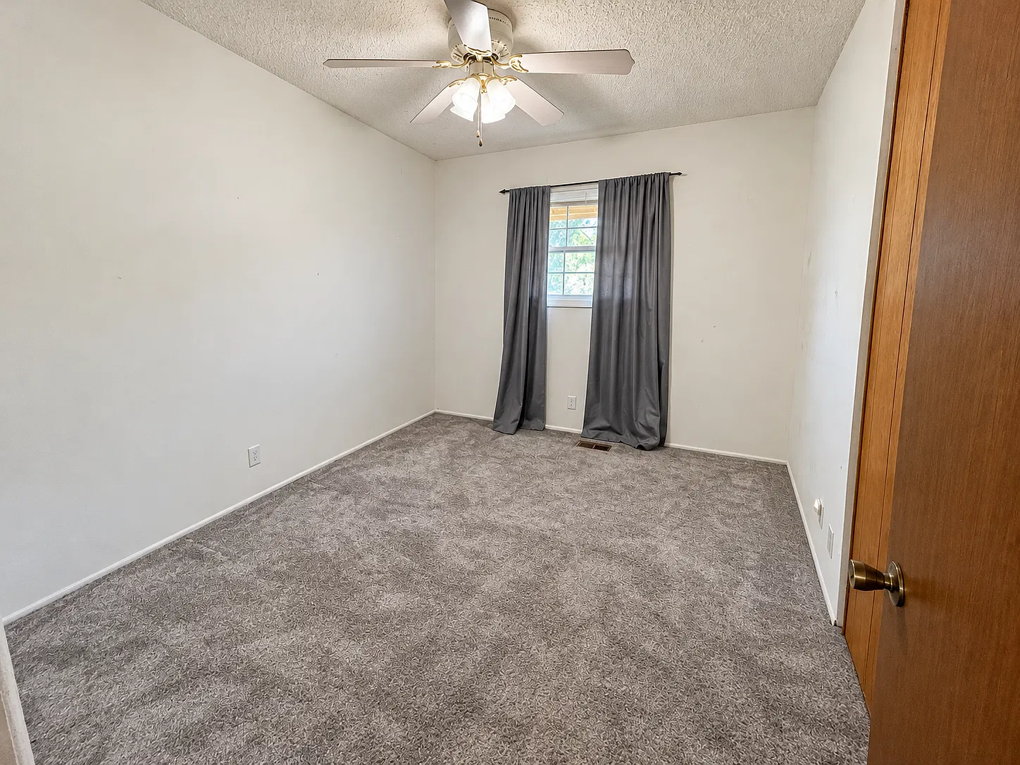 3 bed, 2.5 bath, 1800 sqft, $1,800 — Photo 4