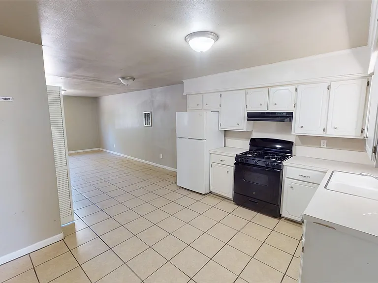 13858 S 292nd East Ave #B — Photo 5