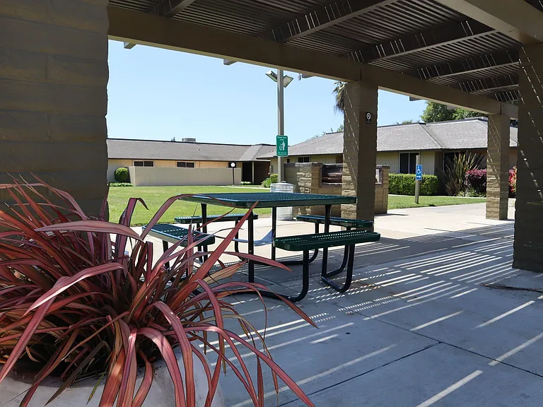 Greenbriar Villa Apartments — Photo 7