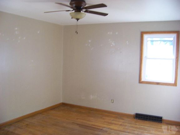 5th image of 689 13th St SE