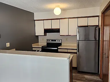 2 bed, 1000 sqft, $1,250 — Photo 3