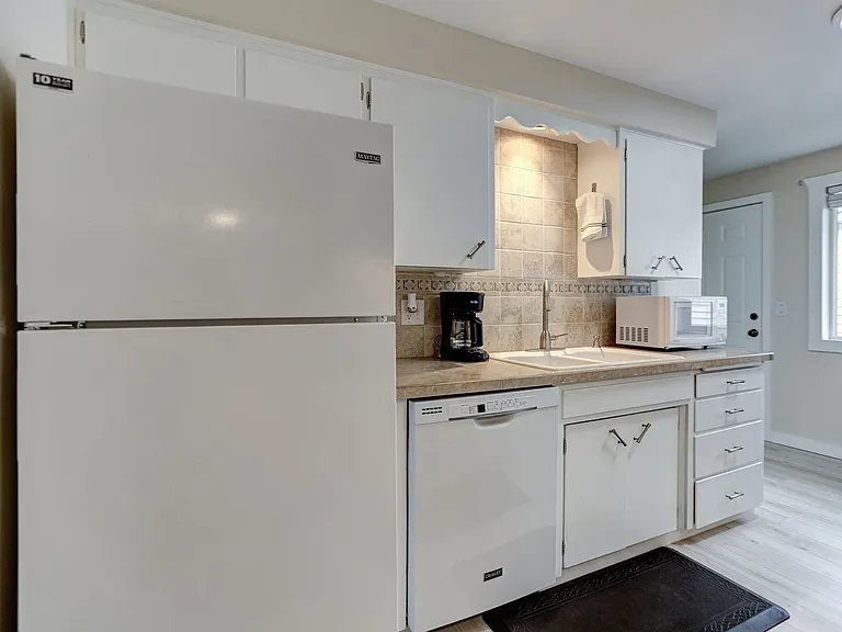 1206 E Heroy Ave — Photo 6