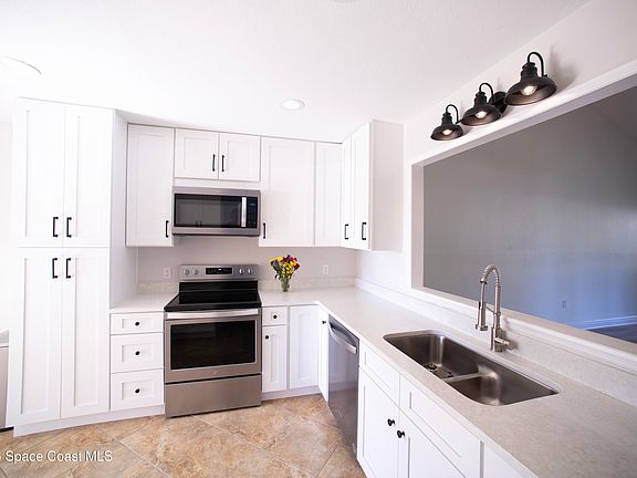 3rd image of 3607 Muirfield Dr