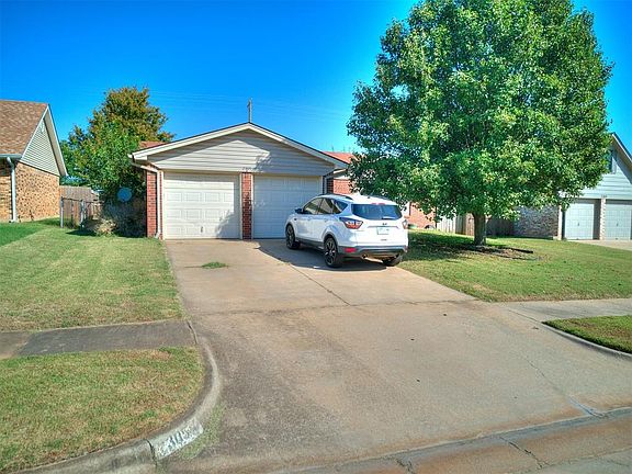 3rd image of 2305 Leaf Dr