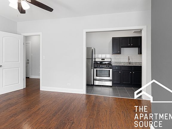 3rd image of 4555 N Malden St APT 104