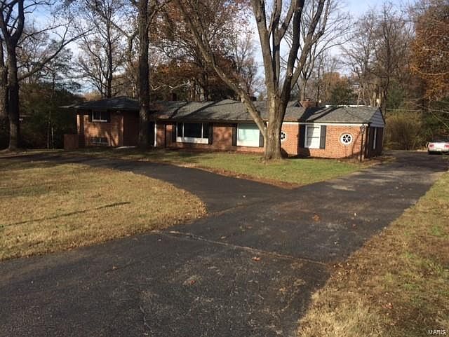 1st image of 7 Ladue Crest Ln