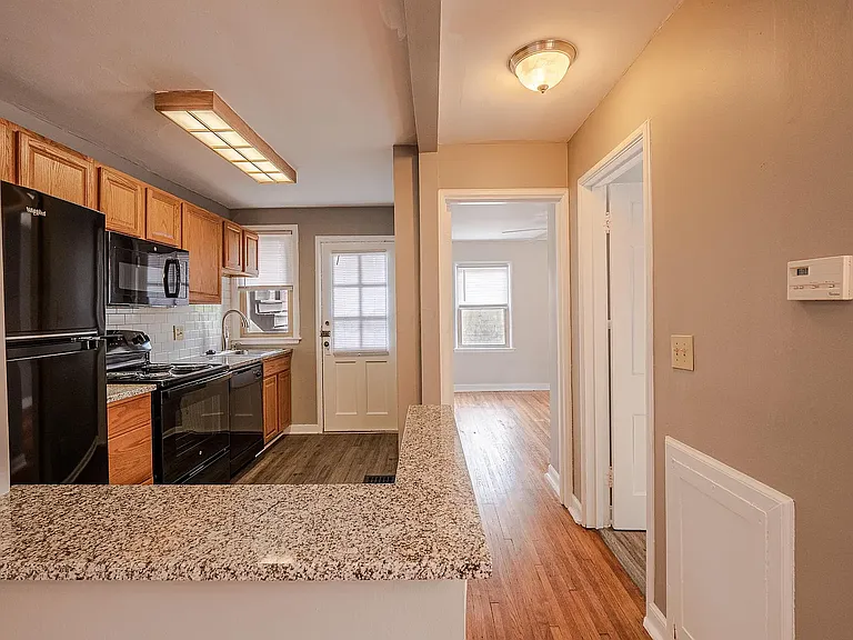 1558 Northwest Blvd #1 — Photo 4