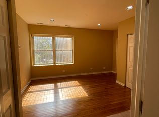 2726 W Lunt Ave APT 2W, Chicago, IL 60645