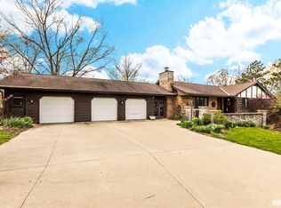 215 E North Lakeview Dr, East Peoria, IL 61611