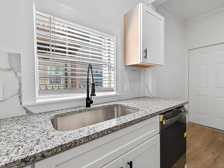 2202 Hutchins St #A — Photo 13