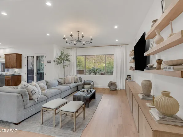 1961 S Diamond D Dr, Tucson, AZ 85713