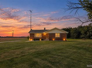 18385 N White Swan Ln, Woodlawn, IL 62898