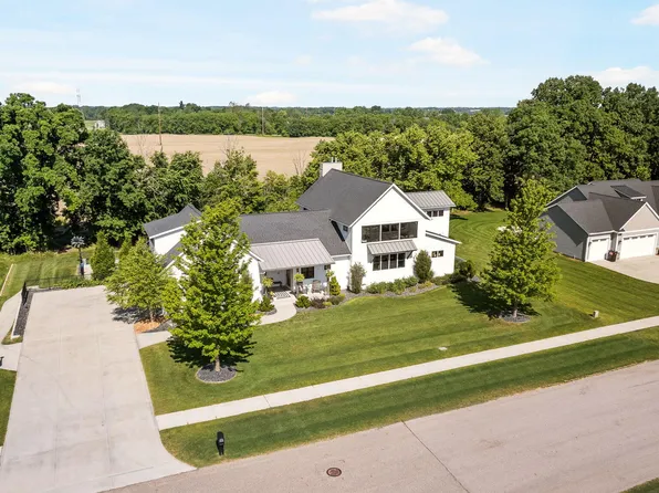 565 Midgrove Dr, Zeeland, MI 49464