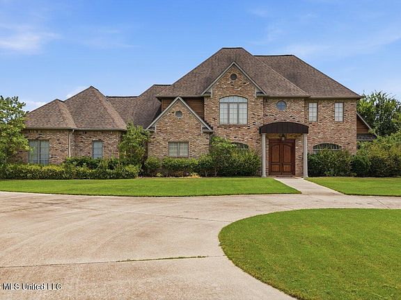 3rd image of 553 Twin Cedars Dr