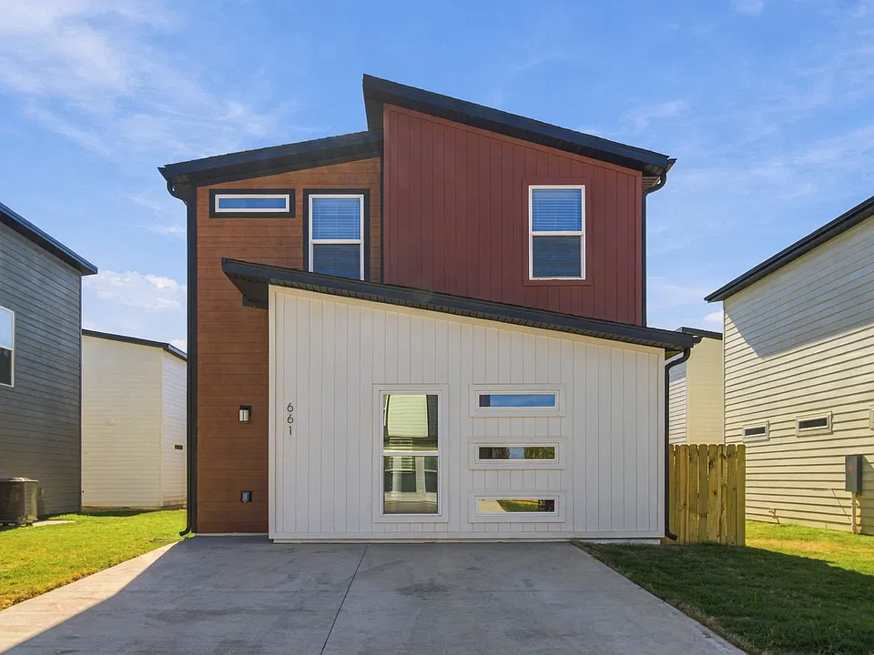 661 Discovery Ave
