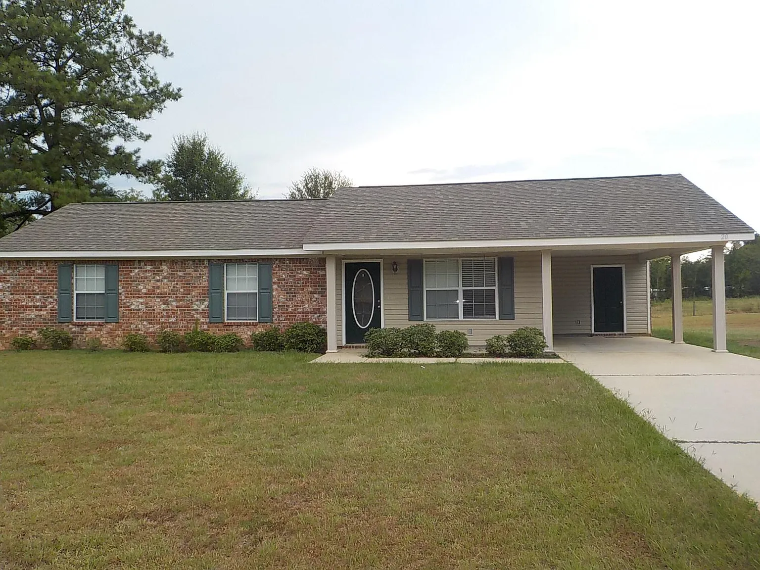 3 bed, 1320 sqft, $1,350 — Photo 2