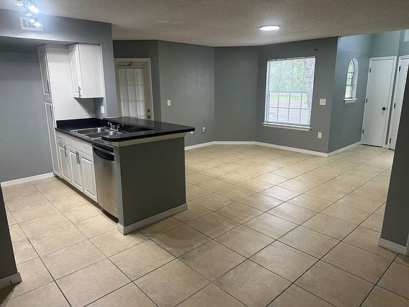 4th image of 413 Fountainhead Cir Unit 127