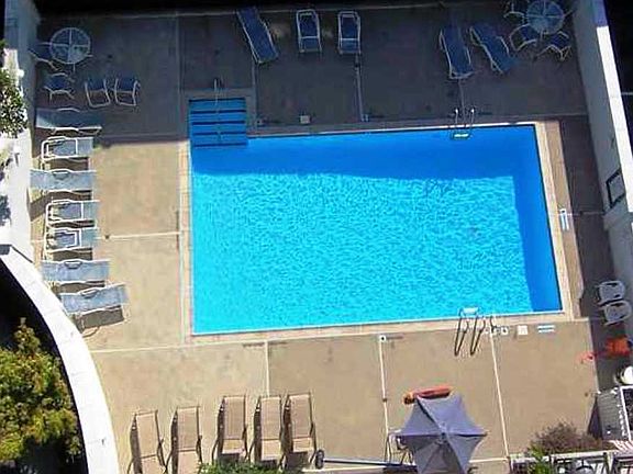 3rd image of 31 Hylan Blvd APT 10A