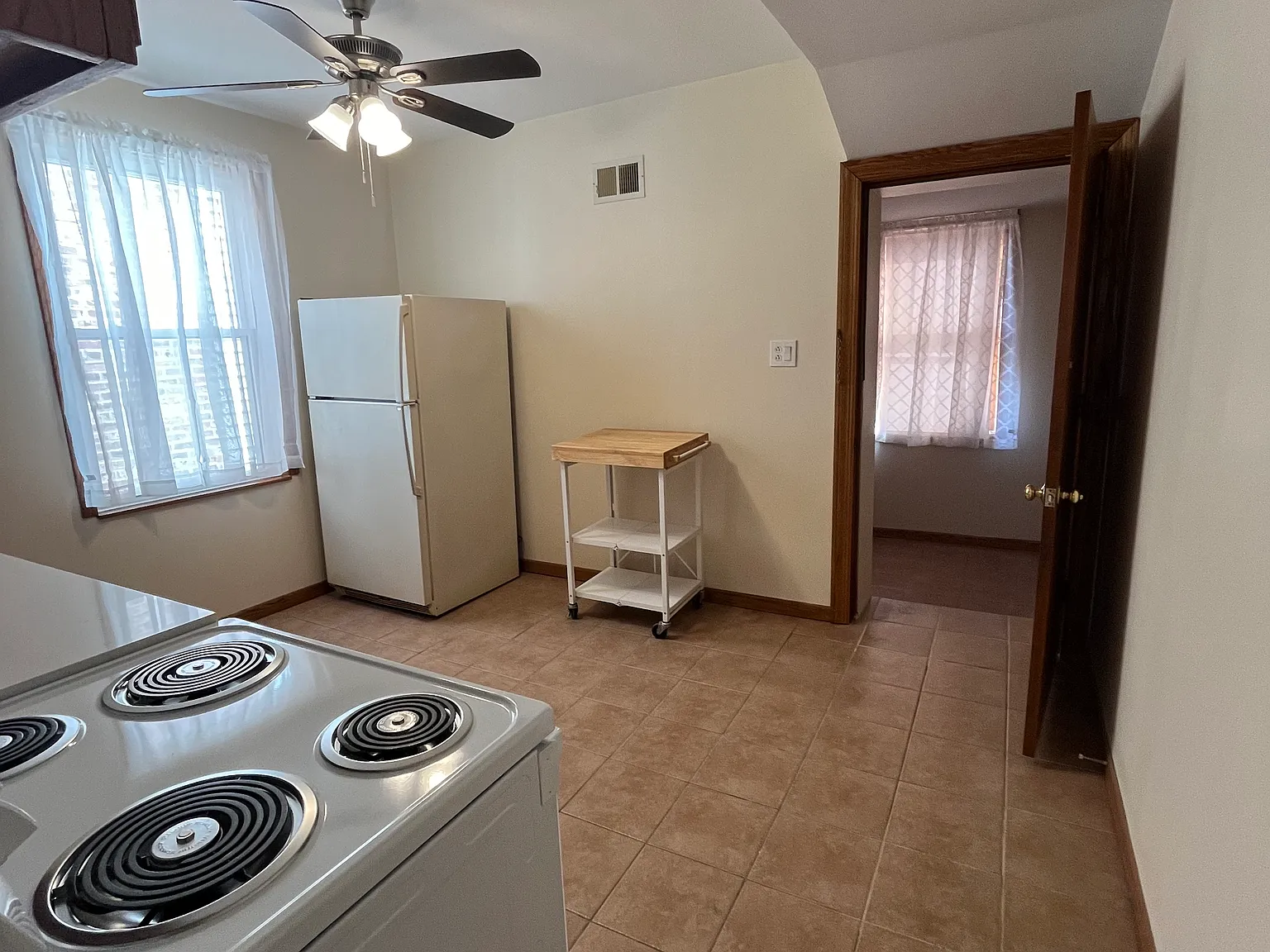 2 bed, 1350 sqft, $1,900 — Photo 3