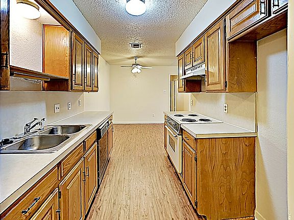 5th image of 1112 Landsdale Ln
