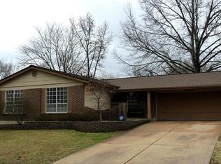 592 Golfwood Dr, Ballwin, MO